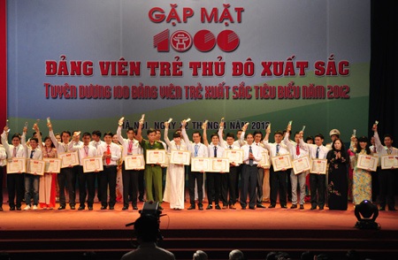 Hà Nội vinh danh 100 đảng viên trẻ tiêu biểu 2012