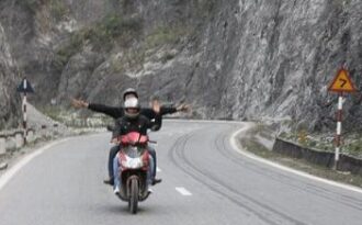 Từ chối chơi xa, bạn trẻ “cố thủ” ở nhà dịp Tết dương