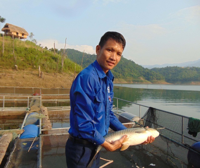 Nghệ An: Bí thư Đoàn xã nuôi cá lồng bè, thu nhập trăm triệu đồng mỗi tháng - 1