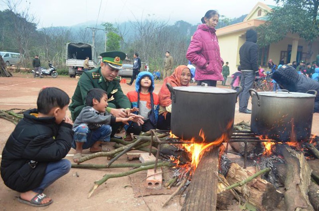 Hoạt động gói và nấu bánh chưng