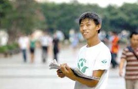 Chuyện cảm động về chàng trai bạc đầu vì… thi cử