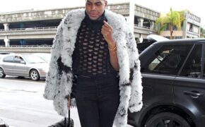 Con trai ngôi sao bóng rổ Earvin ‘Magic’ Johnson điệu đà với quần bó, áo xuyên thấu