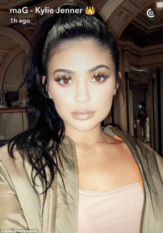  Kylie Jenner cùng bạn trai gốc Việt Tyga đi chơi tối ở Los Angeles ngày 1/9 vừa qua 