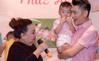 NSND Ngọc Giàu dự tiệc, hé lộ cuộc sống Én vàng Tuấn Anh sau 10 năm