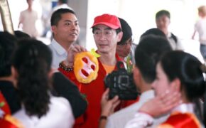 “Tôn Ngộ Không” bị “quây” tại TPHCM