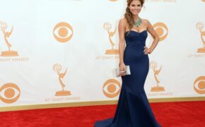 Người đẹp quyến rũ trên thảm đỏ Emmy