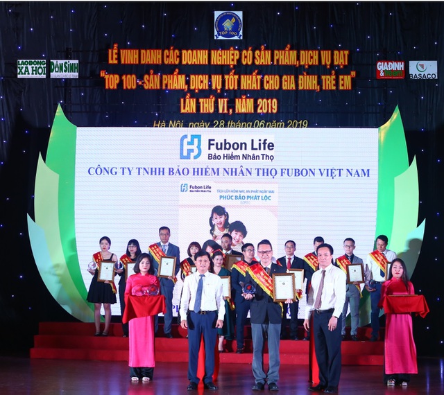 Fubon Life Việt Nam được trao “Bảng Vàng”, 5 lần lọt “Top 100 - Sản phẩm tốt nhất cho gia đình, trẻ em” - 1