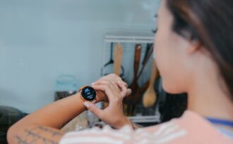Khám phá chiếc smartwatch “vạn năng” giúp Hana Giang Anh khỏe đẹp mỗi ngày