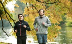 Cười té ghế với mối tình đồng tính tay ba