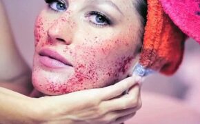 Siêu mẫu Gisele Bundchen làm đẹp bằng… máu