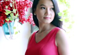 Diễn viên Lương Giang phơi nắng 44 độ diễn thời trang