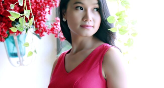 Diễn viên Lương Giang phơi nắng 44 độ diễn thời trang