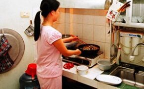 Sinh viên đắt sô làm người giúp việc theo giờ