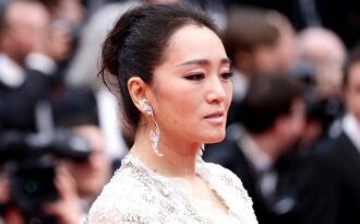 Củng Lợi tay trong tay với bạn trai 71 tuổi tại Cannes