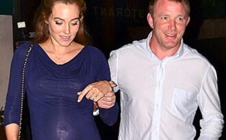 Chồng cũ Madonna cầu hôn bạn gái