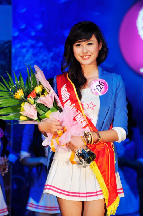 Hà Lade từng giành giải nhất ở Chung kết người mẫu Miss Teen 2011. Với kinh nghiệm làm mẫu teen từ trước, gương mặt đẹp và phong cách trình diễn tự tin Hà Lade đã thuyết phục hoàn toàn ba vị giám khảo.