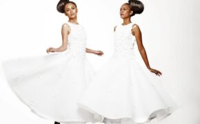 Lâm Thu Hằng và Mâu Thanh Thủy hóa chị em sinh đôi