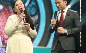 Xúc động nghe MC Hạnh Phúc song ca cùng mẹ “Gánh mẹ”