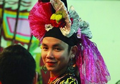 Giới “đồng bóng” sinh viên: Cận cảnh một vấn hầu huyền hoặc