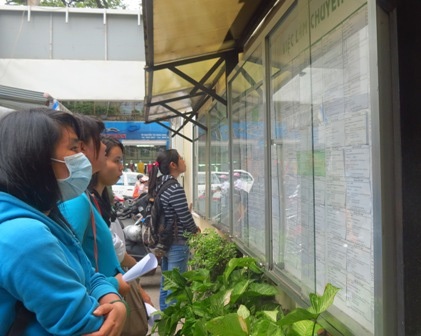 Rủi ro rình rập sinh viên làm thêm dịp cuối năm - 1 Nhiều bạn SV có nhu cầu tìm việc làm thêm trước Tết.