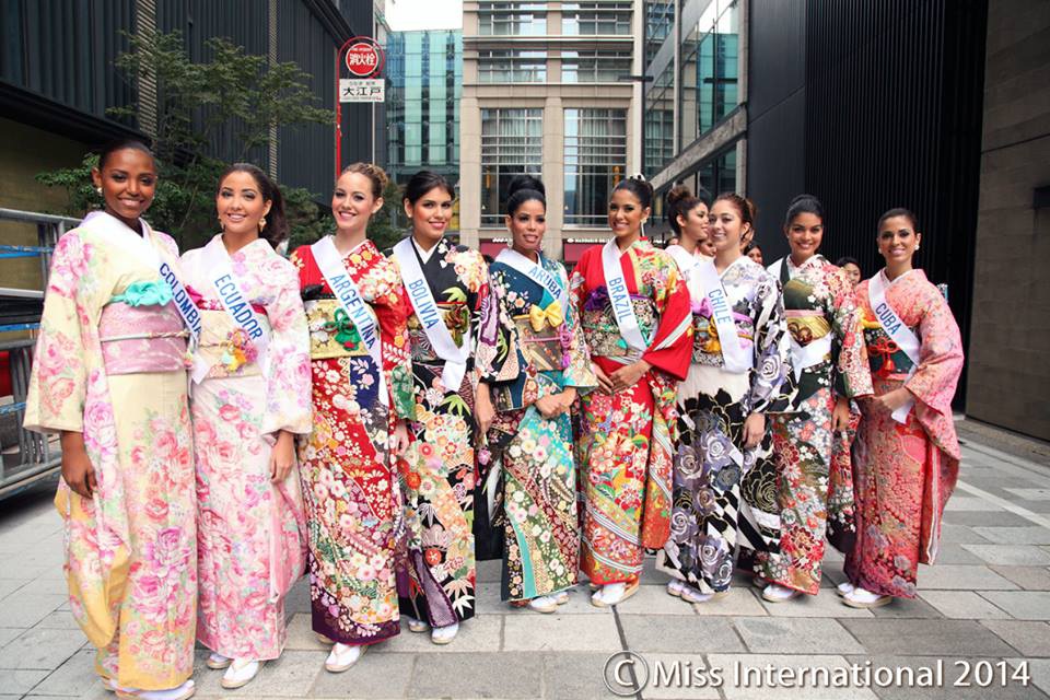 Thí sinh Hoa hậu quốc tế diện kimono duyên dáng