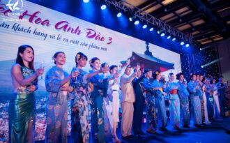 Mỹ nhân Việt bừng sắc tại Dạ tiệc Hoa Anh Đào 3