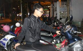 Sinh viên tranh thủ làm thêm mùa Tết