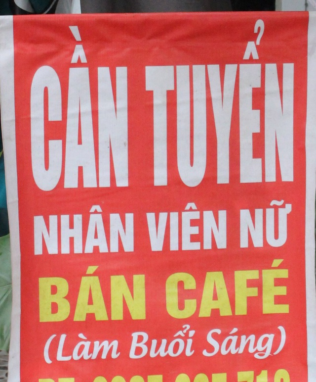 Càng gần Tết càng nhiều quán xá đăng tuyển nhân viên làm thêm