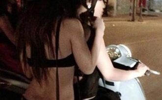 “Hở” có là… sành điệu?