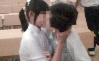 “Con tôi ngoan lắm, sao lại có bầu?”