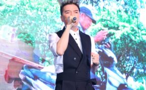 Đàm Vĩnh Hưng lấy nước mắt khán giả trong buổi họp fan trước tết