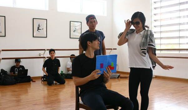 Đông Nhi, Ông Cao Thắng tình tứ tập múa cho nhạc kịch “chuyển hương”