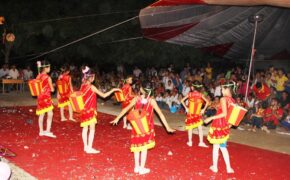 “Vầng trăng yêu thương” đến với học sinh nghèo biên giới xứ Nghệ