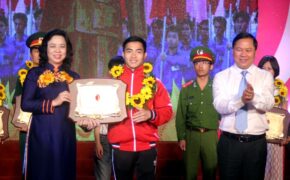 Hà Nội tuyên dương thanh niên tiên tiến làm theo lời Bác