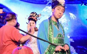 Chết cười với biểu cảm đơ như cây cơ của Trấn Thành