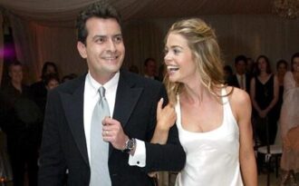 Bond girl “tím mặt” khi biết chồng cũ Charlie Sheen nhiễm HIV