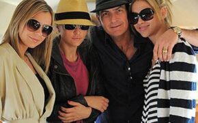 Tiếp tục hẹn hò nhiều phụ nữ dù bị HIV, Charlie Sheen có thể phải ngồi tù