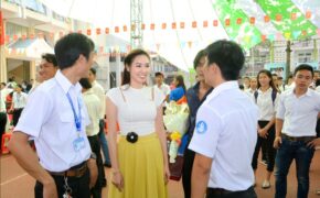 Những chuyến thiện nguyện lặng thầm của hoa hậu Kim Nguyễn