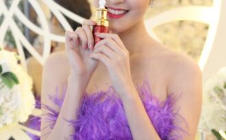 Á hậu Hoàng Anh, ca sỹ Uyên Linh chia sẻ cách sở hữu làn da sáng mịn