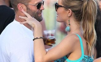 “Người vận chuyển” hẹn hò với siêu mẫu áo tắm