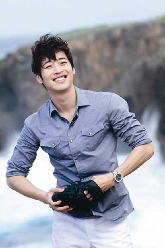 Kim Jae Won được fans gọi là Hoàng tử nụ cười