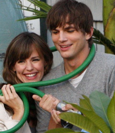 Jennifer Garner tình tứ bên “đàn em” Ashton Kutcher - 5