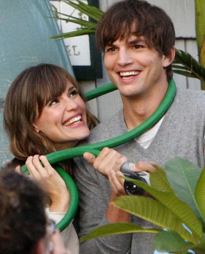 Jennifer Garner tình tứ bên “đàn em” Ashton Kutcher - 4