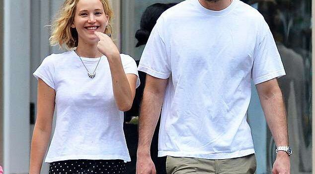 Mỹ nhân 9x từng giành giải Oscar tươi rói bên bạn trai