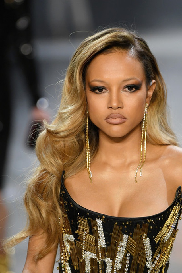 Hot girl gốc Việt Karrueche Tran nổi bật trên sàn catwalk - 2