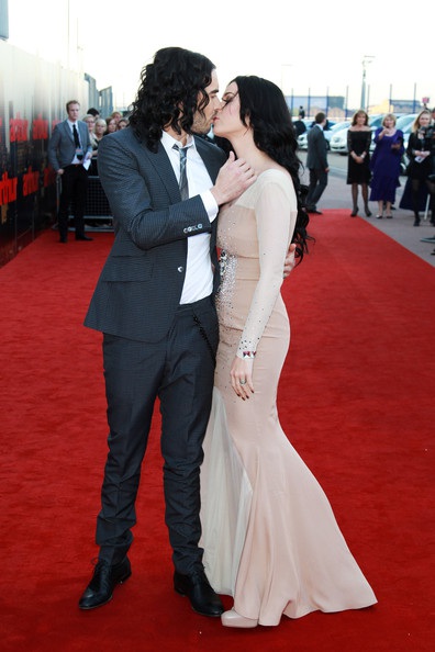 Katy Perry, Russell Brand: Hạnh phúc sánh đôi trên thảm đỏ - 1