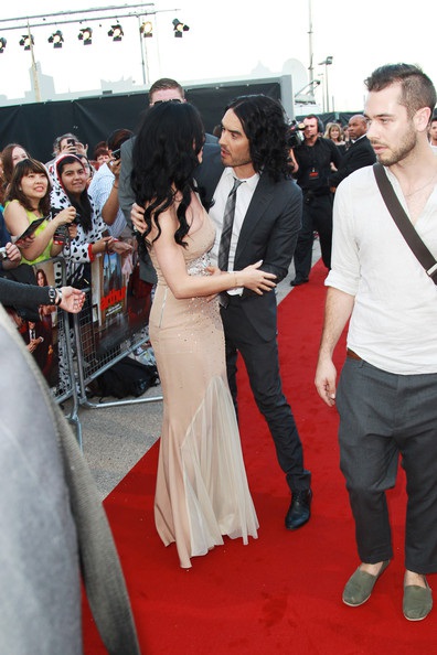 Katy Perry, Russell Brand: Hạnh phúc sánh đôi trên thảm đỏ - 9