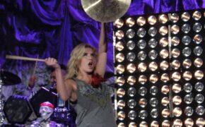 Ke$ha biểu diễn sôi nổi tại California