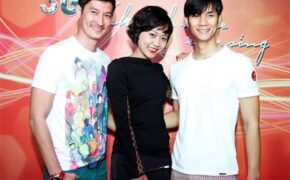 Hồng Ánh đi xem phim cùng hai “trai trẻ”