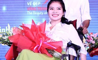 Nữ sinh ĐH KHXH&NV đăng quang “Vẻ đẹp vầng trăng khuyết”